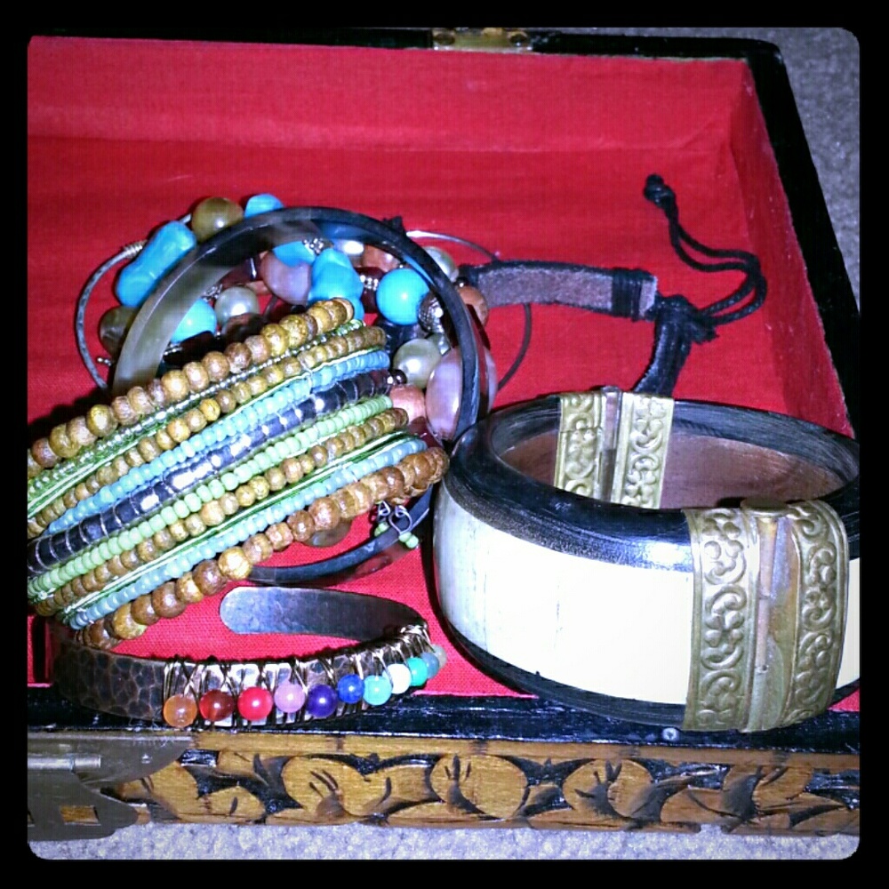 Lot of 8 bracelets